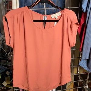 💛Salmon Colored Top💛